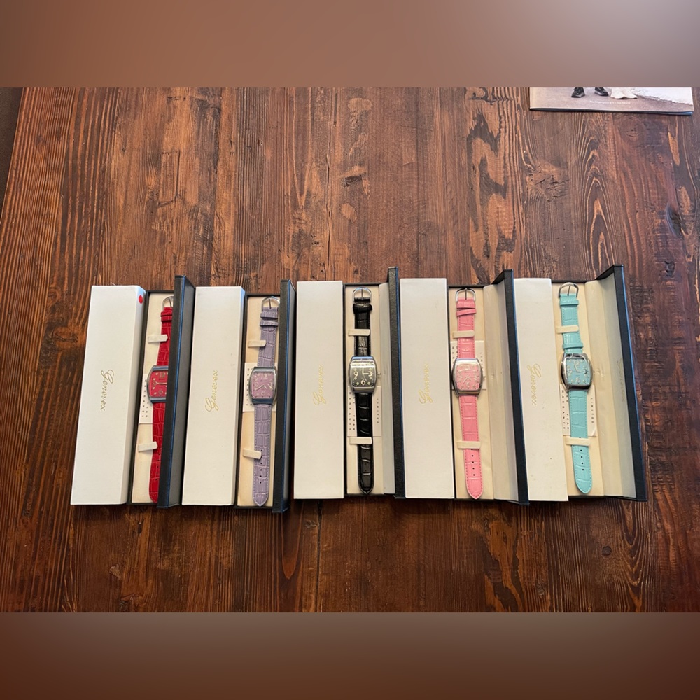 GENEVEX womens watch lot of 5 need batteries
